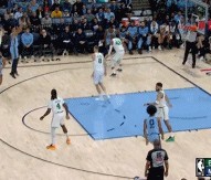 哎呀乌龙了!塔图姆抢篮板时无意将球点进了自家篮筐